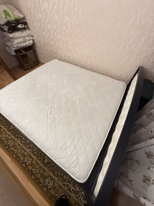 Продам кровать с матрасом