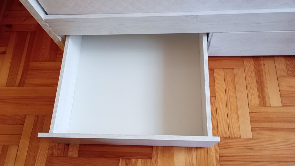 Łóżko jednoosobowe