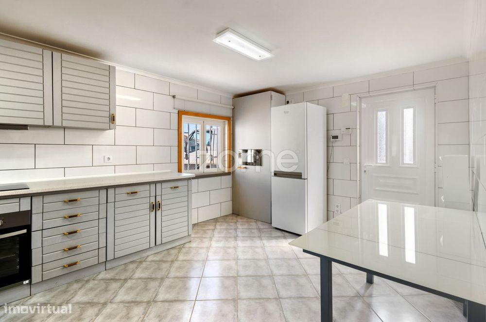 Moradia Independente com Anexo, Jardim e Sotão Amplo - Carqueija