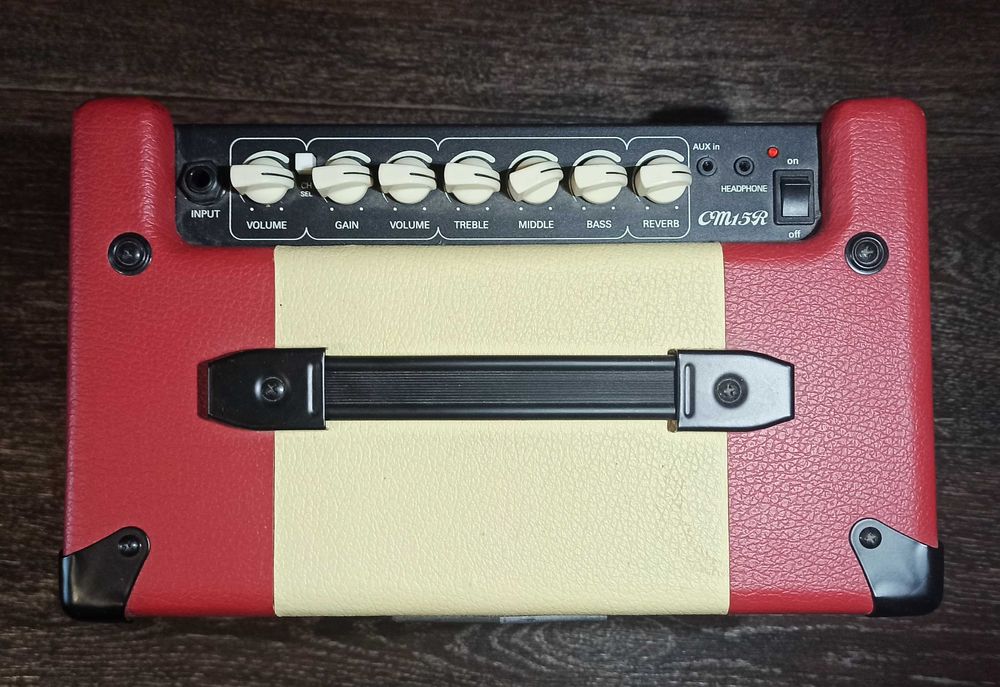 Комбопідсилювач Cort CM15R