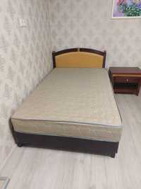 Продам деревянную кровать 1,5 матрас можно купить оделна