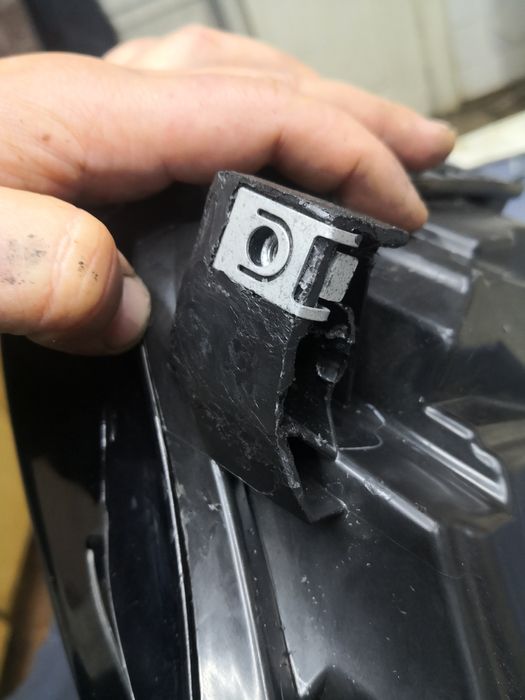 ремонт бамперів фара tesla 3 пайка