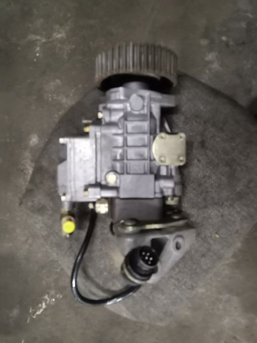 Паливний насос с форсунками на рено-кенго 1.9тди 2001р б/у.