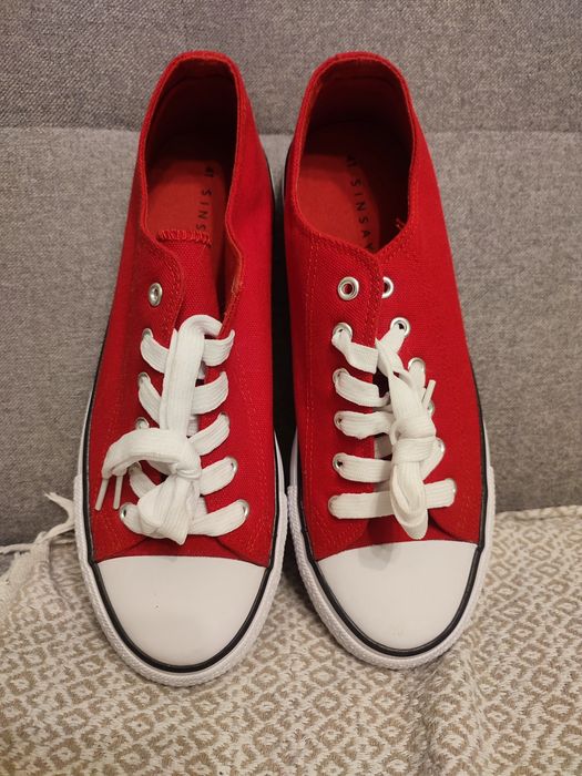 Nowe czerwone trampki Sinsay (41).