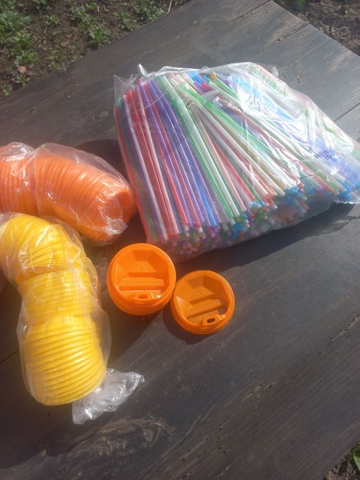 Трубочки і кришки длякофе ціна договірна  для кафе