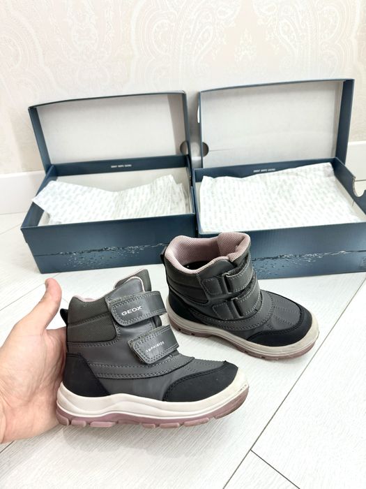 Продам зимние детские Geox 27 размер .