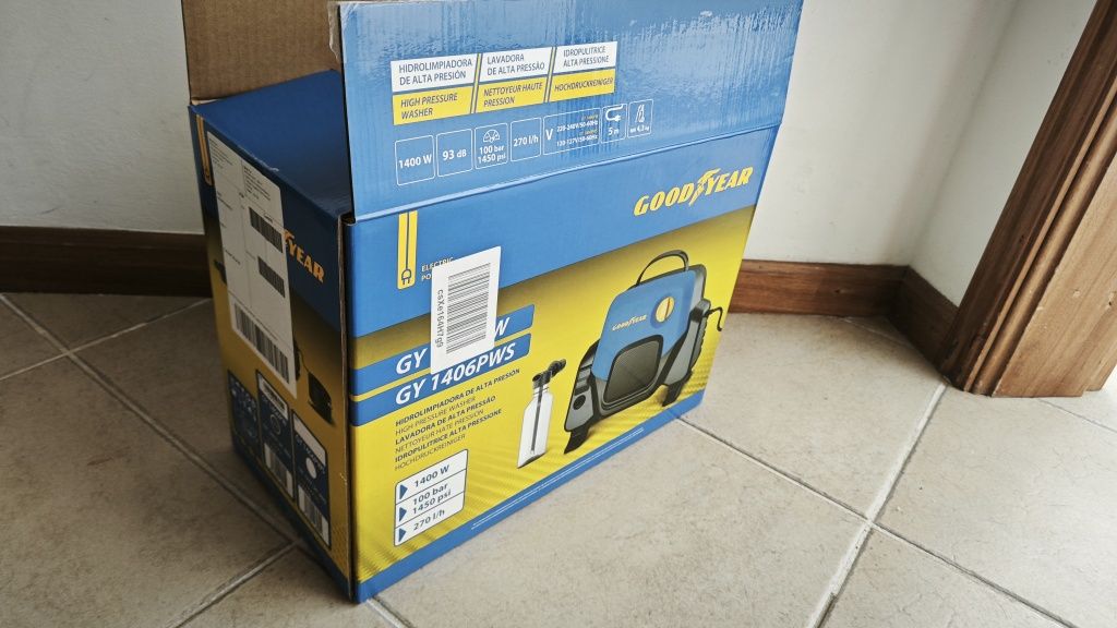 Pistola de Pressão Goodyear compacta potente +reservatório lavar carro