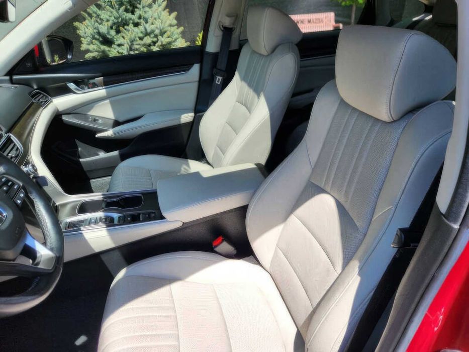 Honda Accord Hybrid Touring      2021