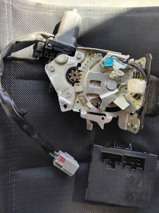 elektro zamek klapy tylnej ford kuga  II, silniczek wycieraczek