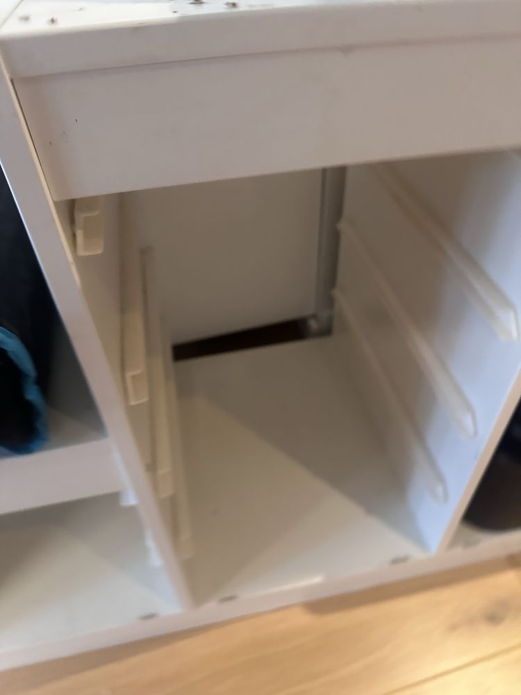 Regal z pojemnikami ikea