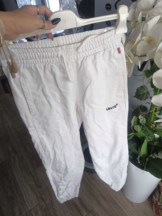 Levis białe spodnie dresowe dla chłopca