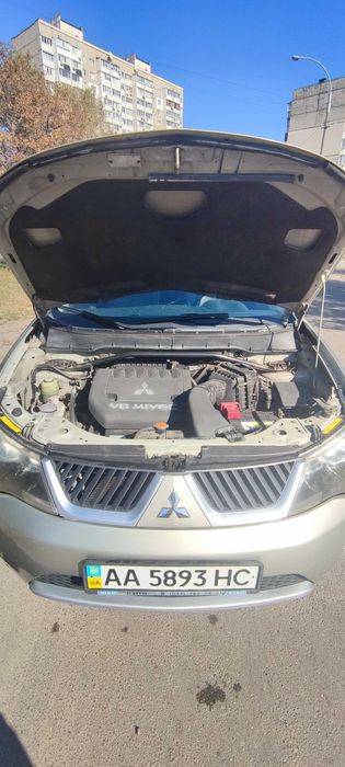 Mitsubishi Outlander XL