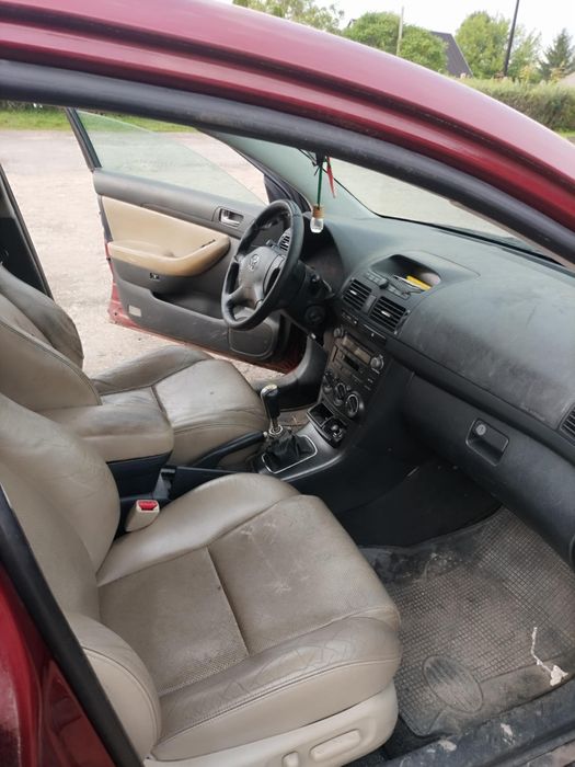 Toyota Avensis II