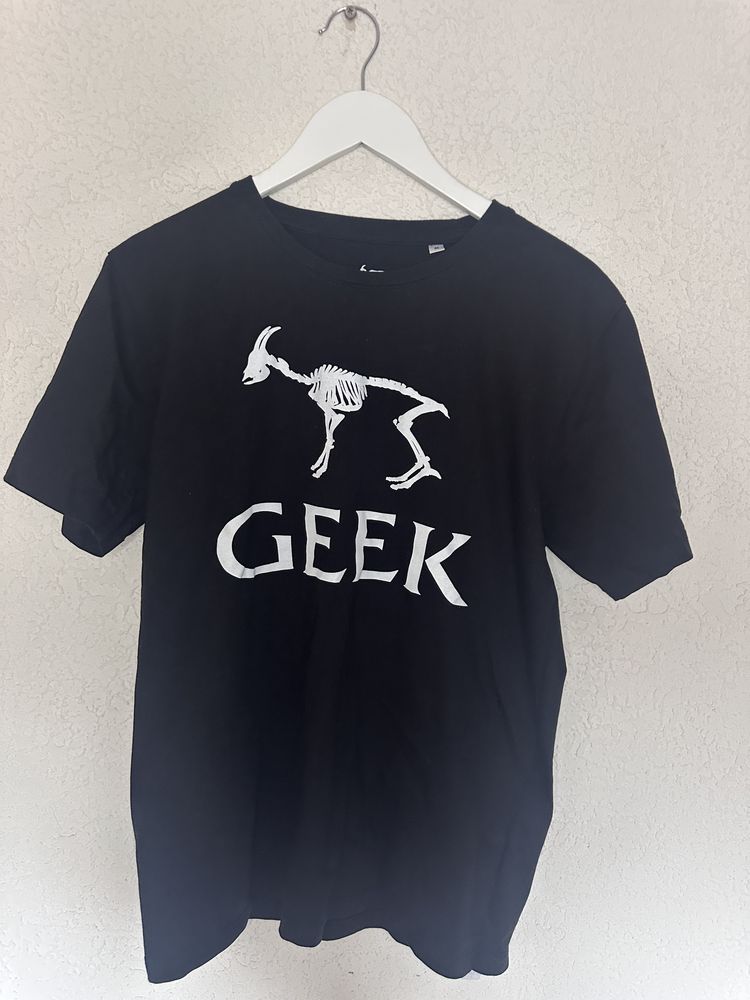 ⸻  Młody West GEEK Koszulka Rap Tee Streetwear Drill Vibe Y2K Look