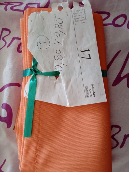 Toalha mesa quadrada, acetinada, amarelo, laranja (conjunto 7 por 12€)