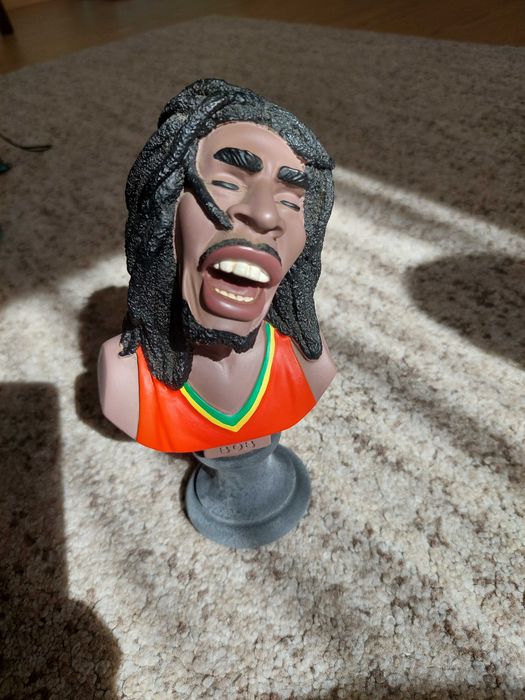 Busto Bob Marley
