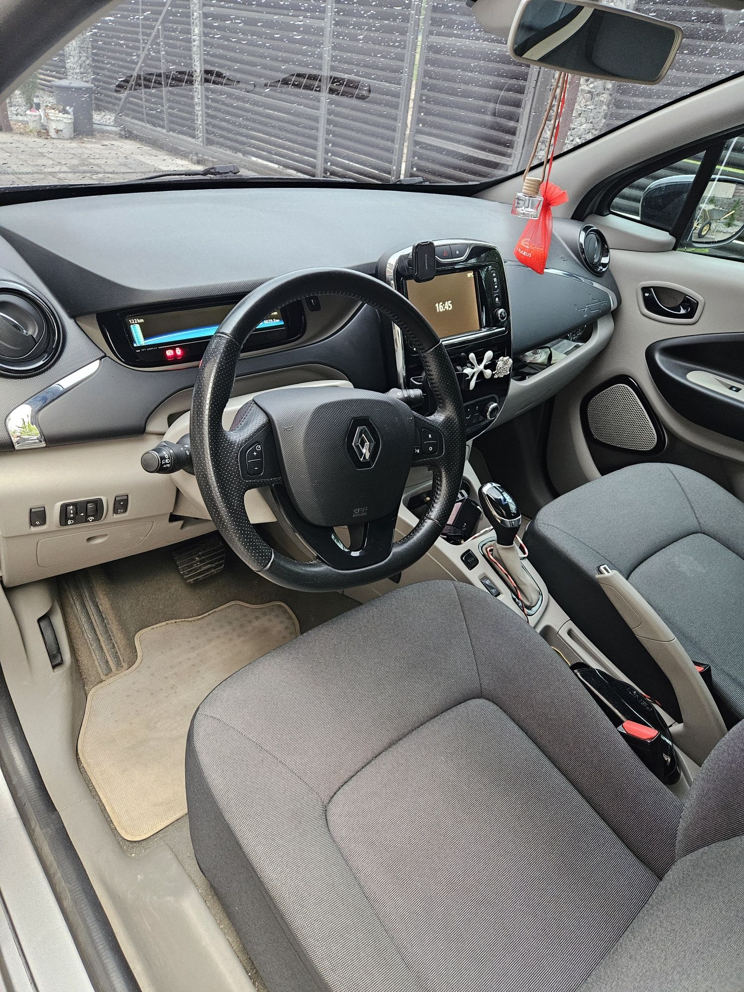 Продам свою Renault Zoe