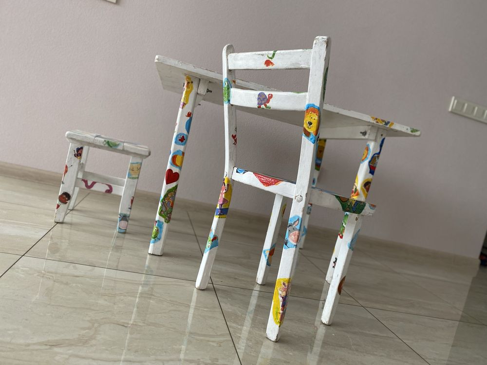 Детский стол + стул + табуретка, оформленные художницей Ириной Дробот