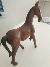 Vendo cavalo em madeira