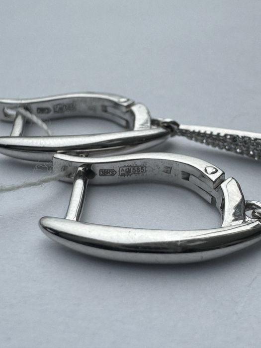 Золотые серьги с бриллиантами