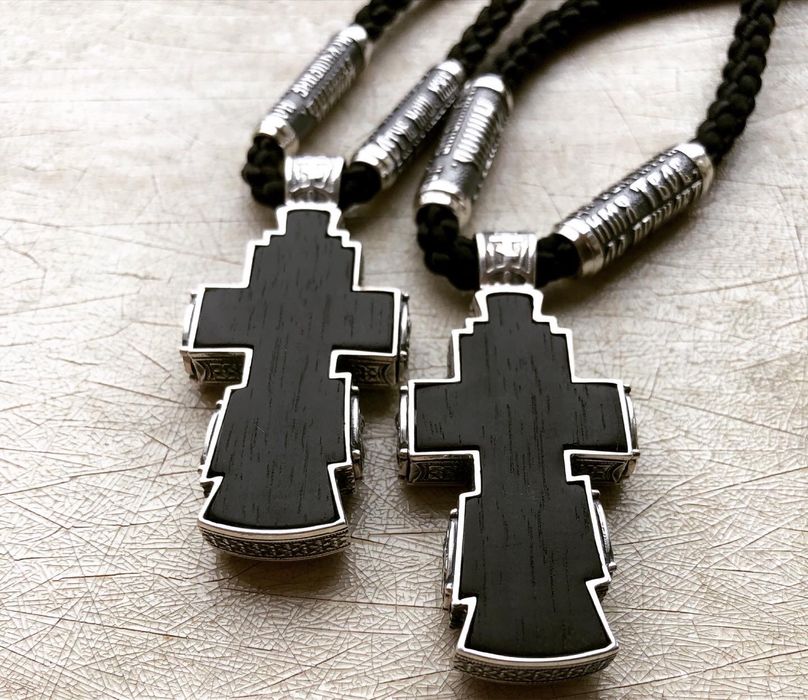 Хрест натільний, срібло, в комплекті із шнуром і вставками