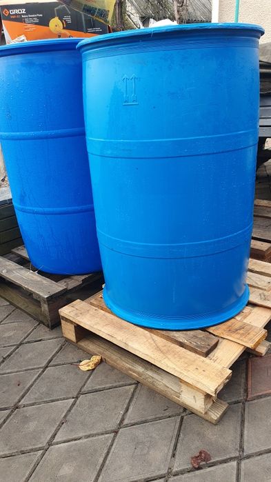 Бочки пластикові на  240 літрів