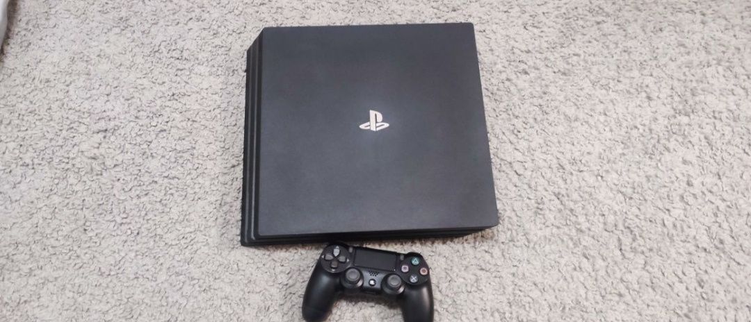 Продам Sony PlayStation 4 PRO.  1 TB  як Нова