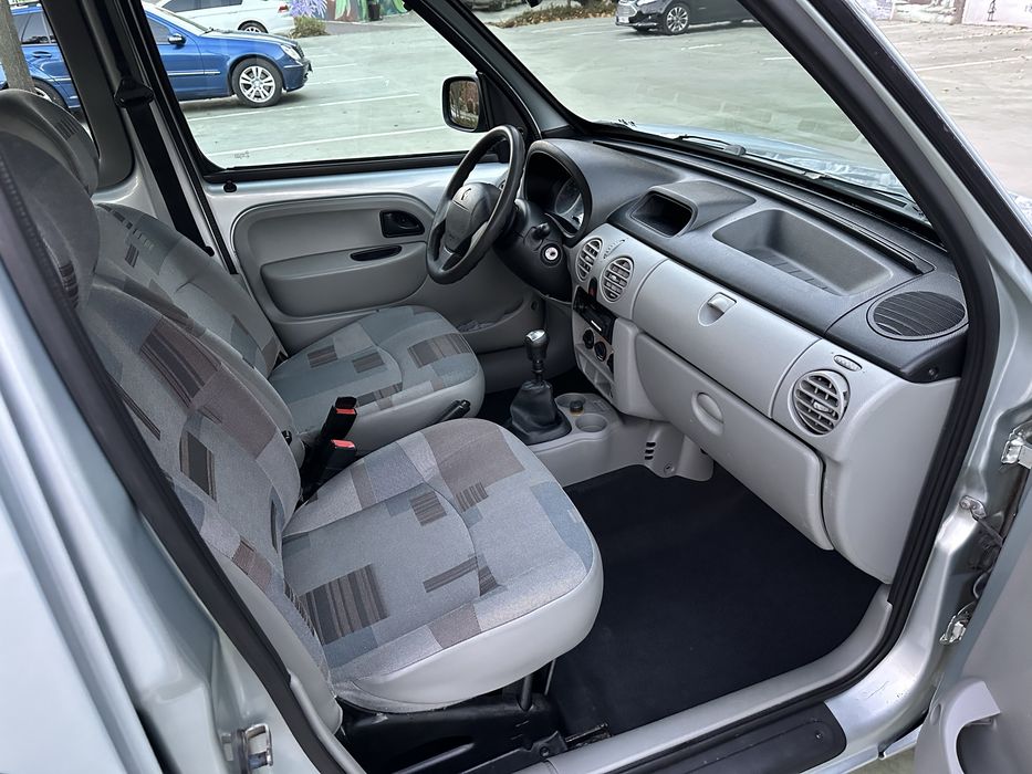 Рено Кенго 2008 оригінальний пасажир