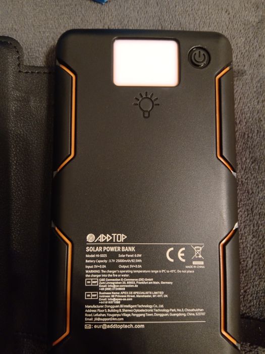 A ADDTOP Przenośny Solarny Powerbank 25000mAh, 4 Panele Słoneczne, 2 w