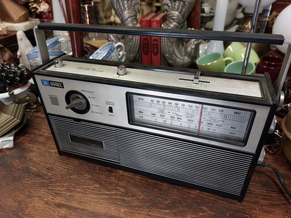 Rádio gravador JE INTEL, a funcionar 

A levantar em Lisboa, Gra