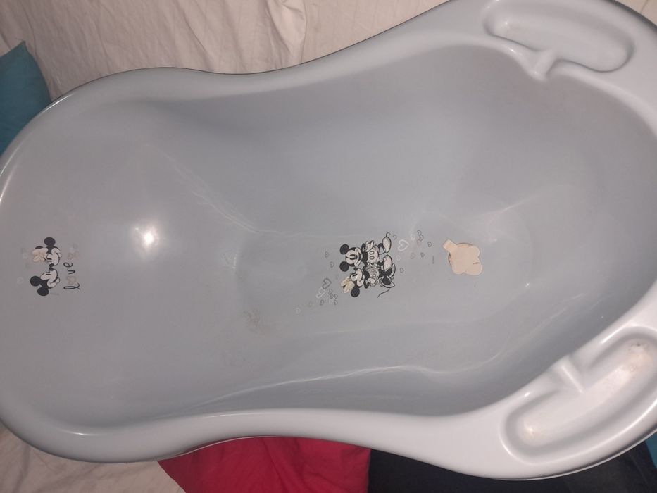 Banheira de bebe+ berco ( alcova) 10€