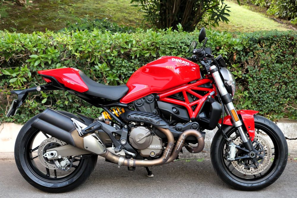 Ducati Monster 821 em excelente estado