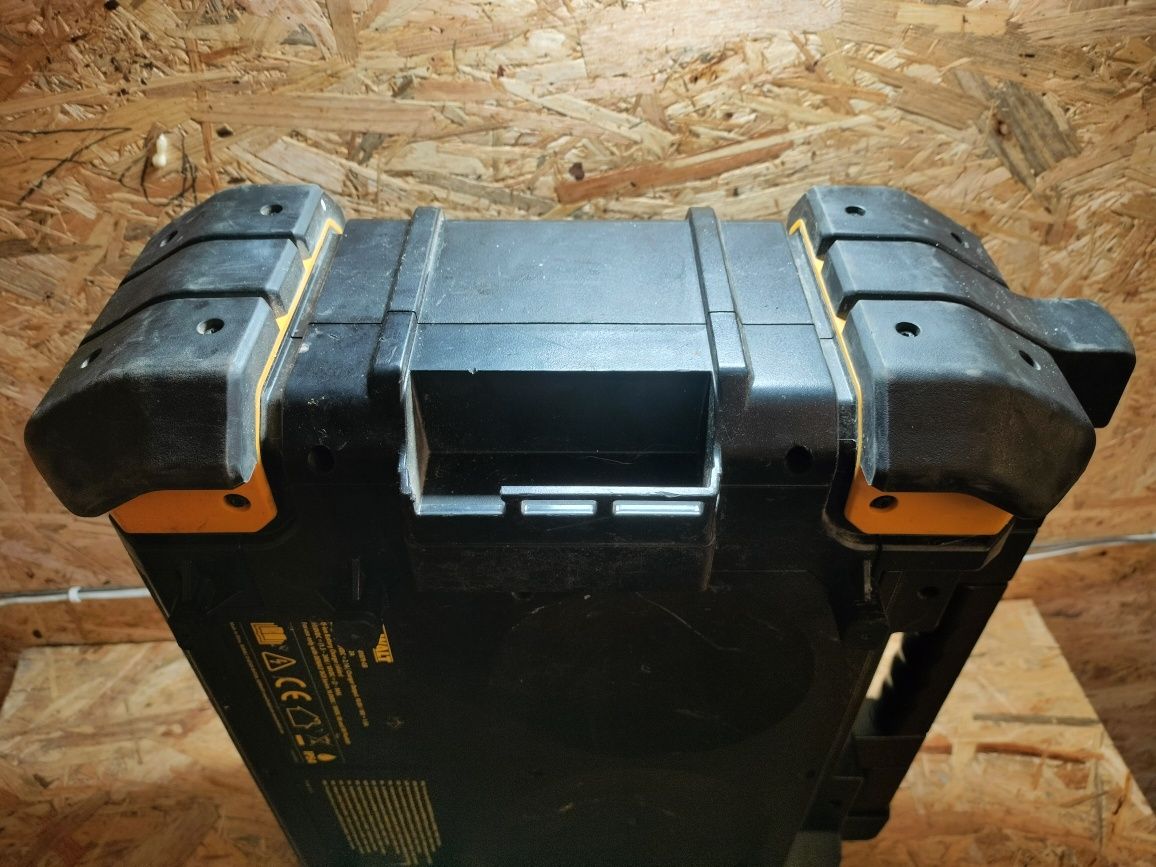 Radio budowlane DeWalt DWST1-81079-GB radio DeWalt akumulatorowe radio