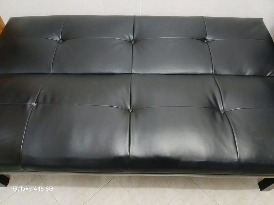 Sofá de Napa preto 3 lugares