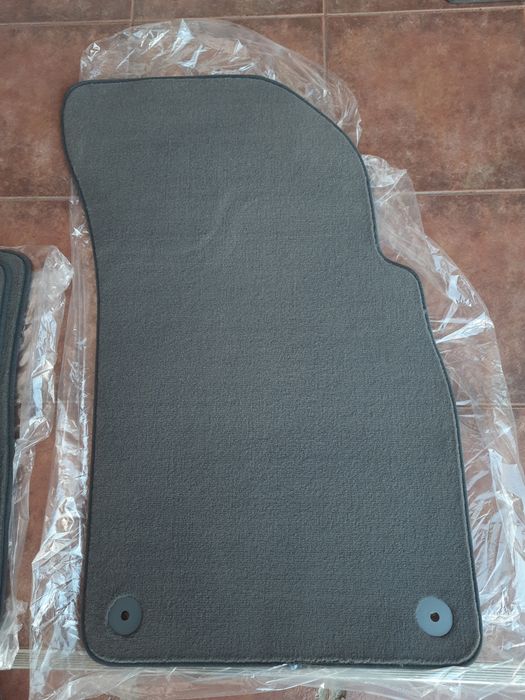 Нові велюрові коврики Audi Q7 Q8 4m текстильні ауди ку 7 8 4м