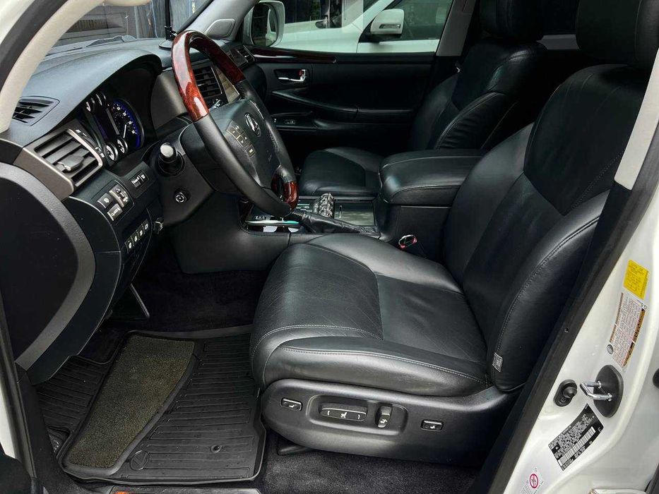 Lexus LX 570 AT 2011