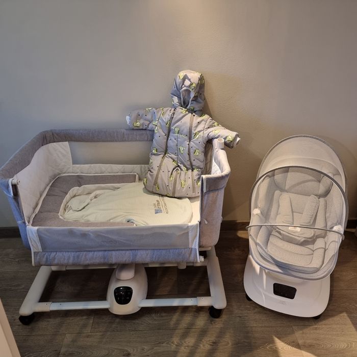 Комплект ліжечко приставне заколисуючий центр mioobaby hugme mustela