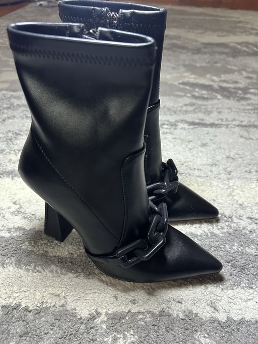 Ботильйони чорні на каблуку (нові)