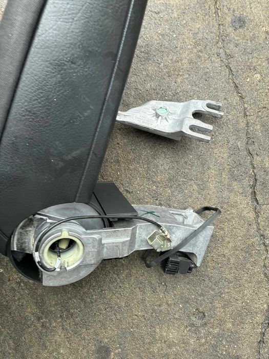 podłokietnik welurowy wspornik mocowanie audi a4 b6 b7 sprawny