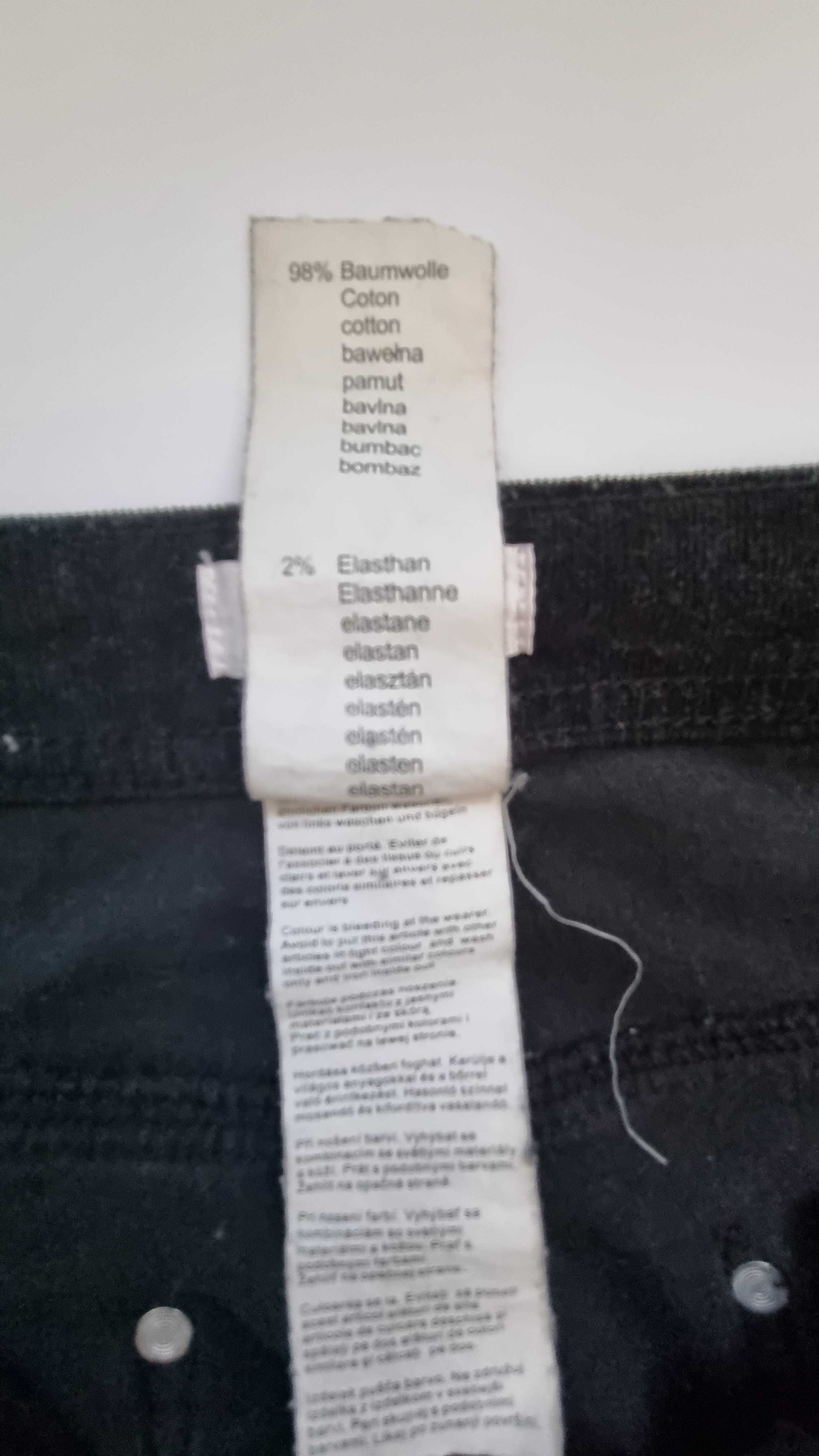 Czarne spodnie damskie ze sztruksu, krój jeansów, Orsay, roz. 38