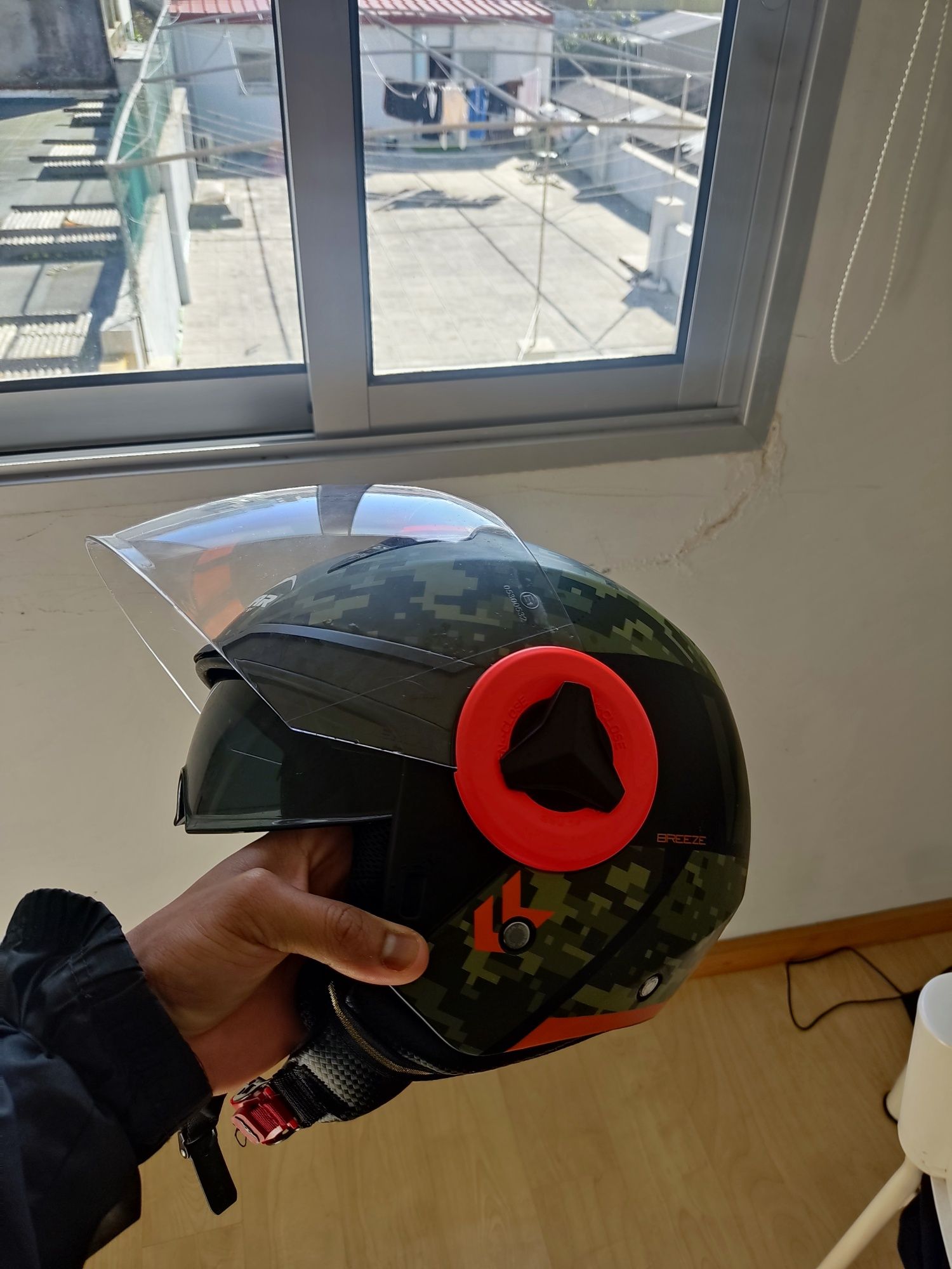 Capacete moto aberto