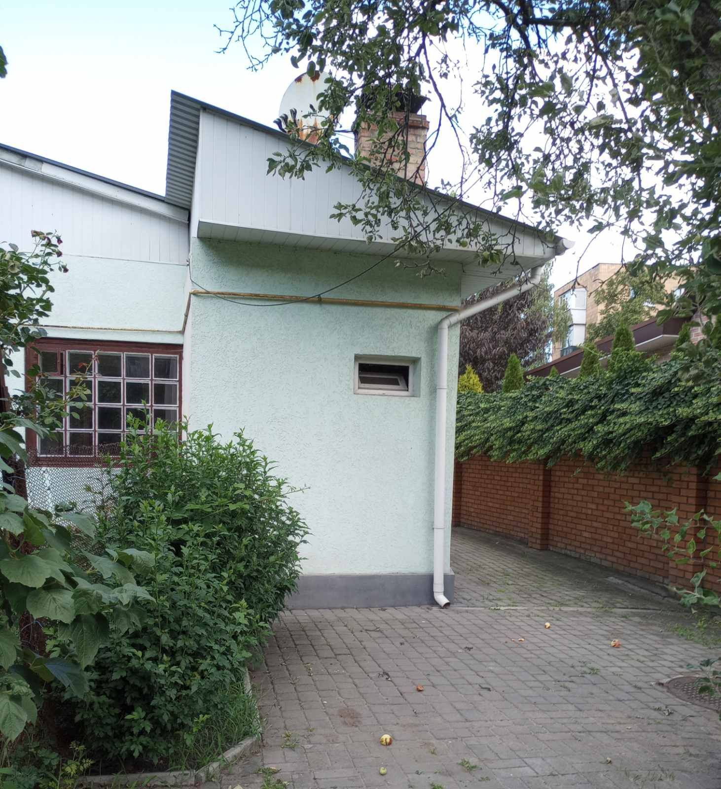 Продается 1/2 часть дома   р-н Первомайского парка,тихий Центр.