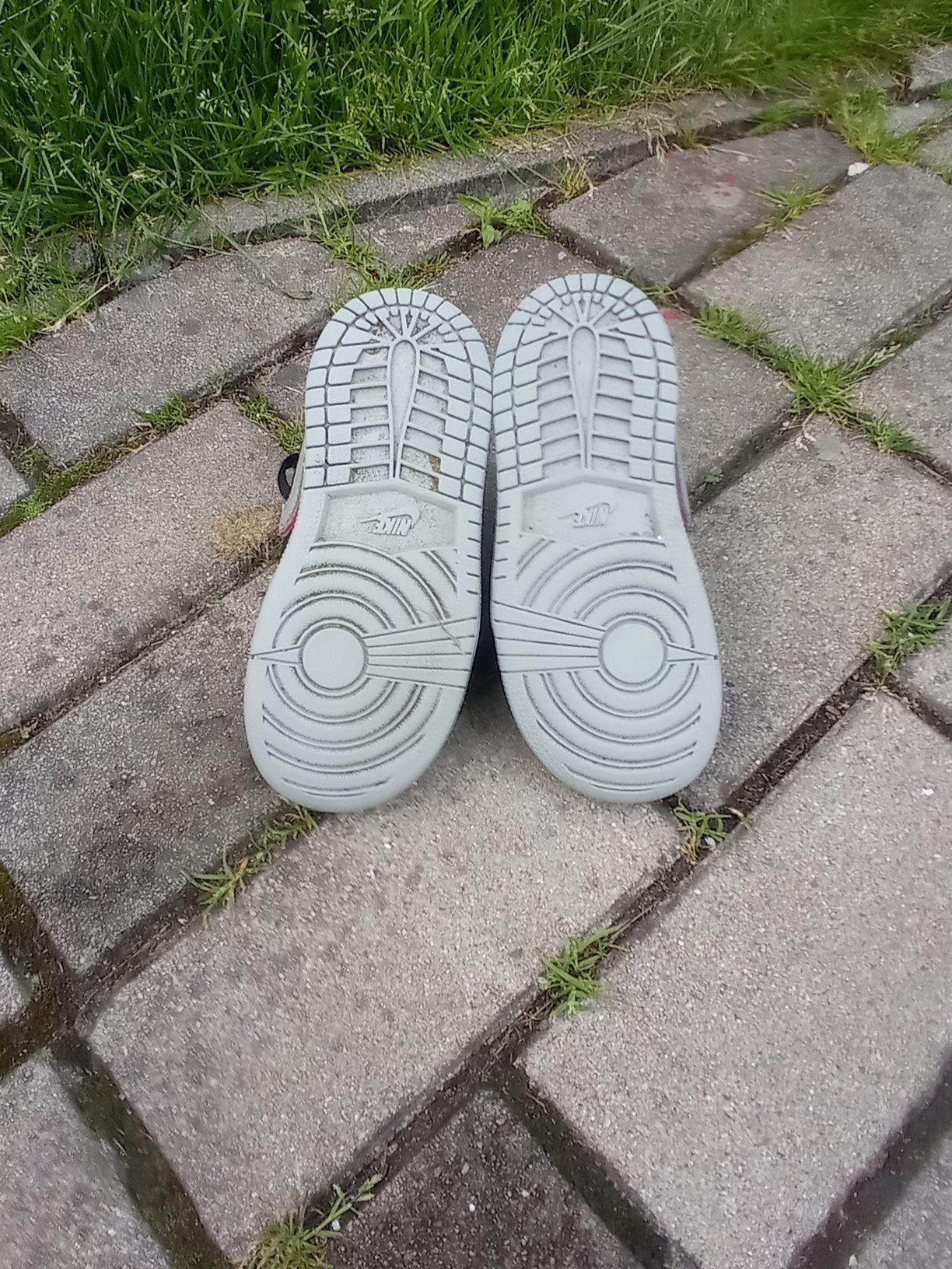 Buty NIKE Air Jordan 1 Mid 26/17cm