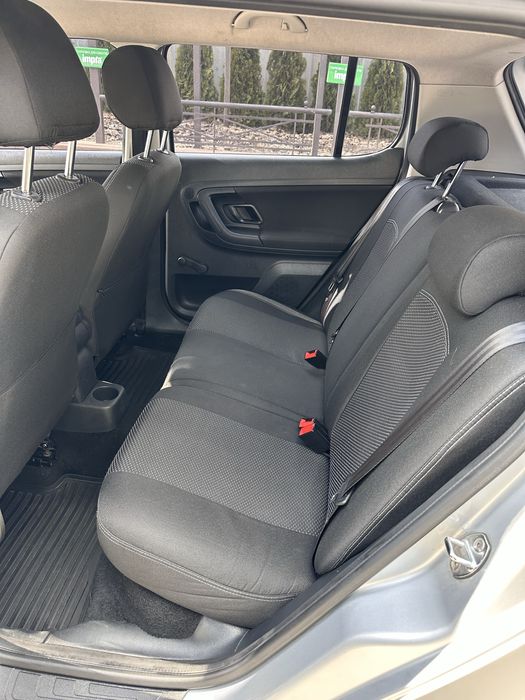 Оренда машини в таксі Skoda Fabia 1,4 Газ