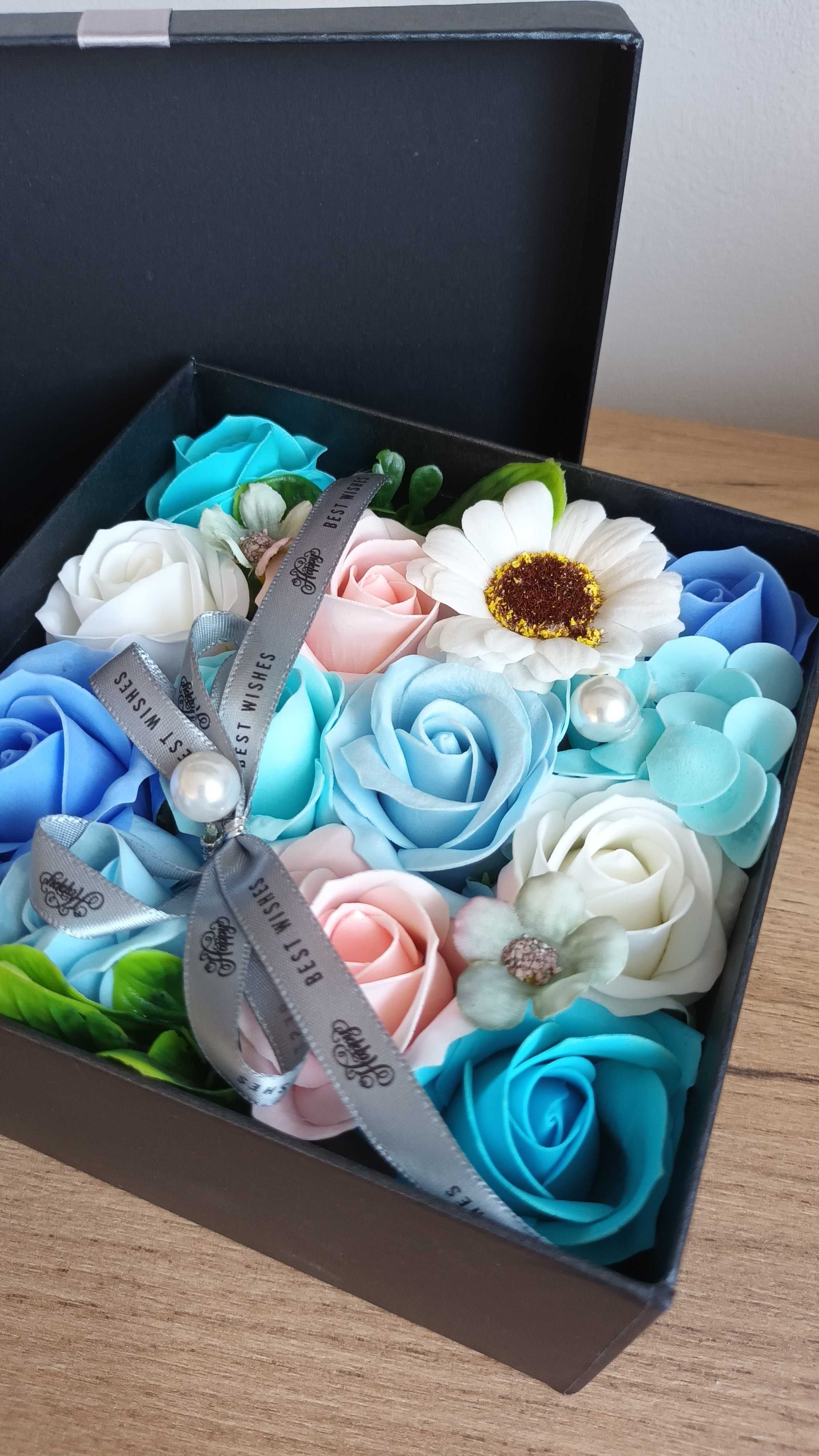 Flower box mydlane róże dwie sztuki prezent
