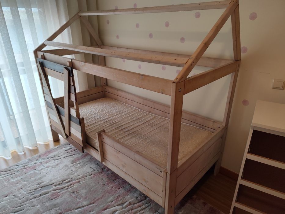 Cama Montessori tipo casinha