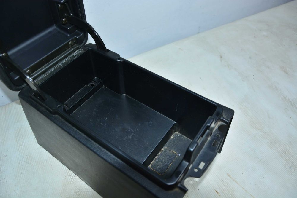 Mitsubishi 3000GT VR4 SL GTO Dodge Stealth podłokietnik schowek tunel