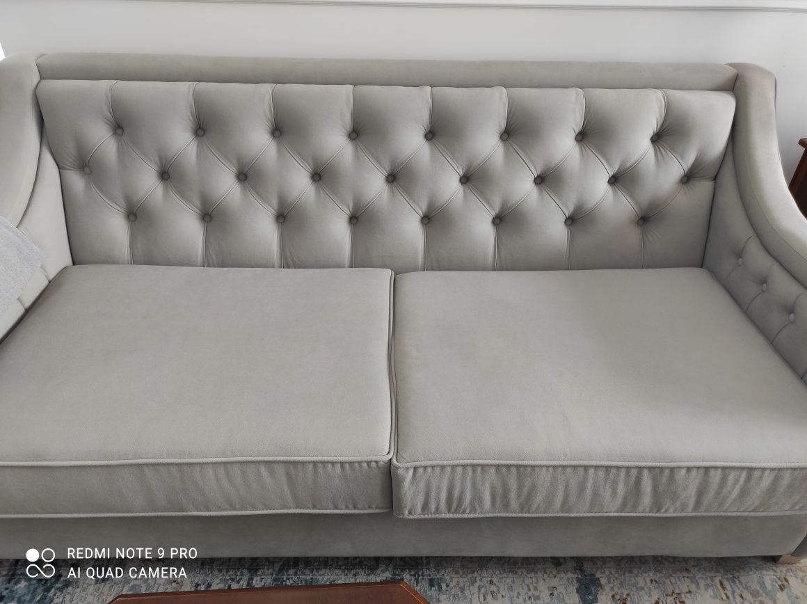 Elegancka i luksusowa sofa w  stylu nowojorskim