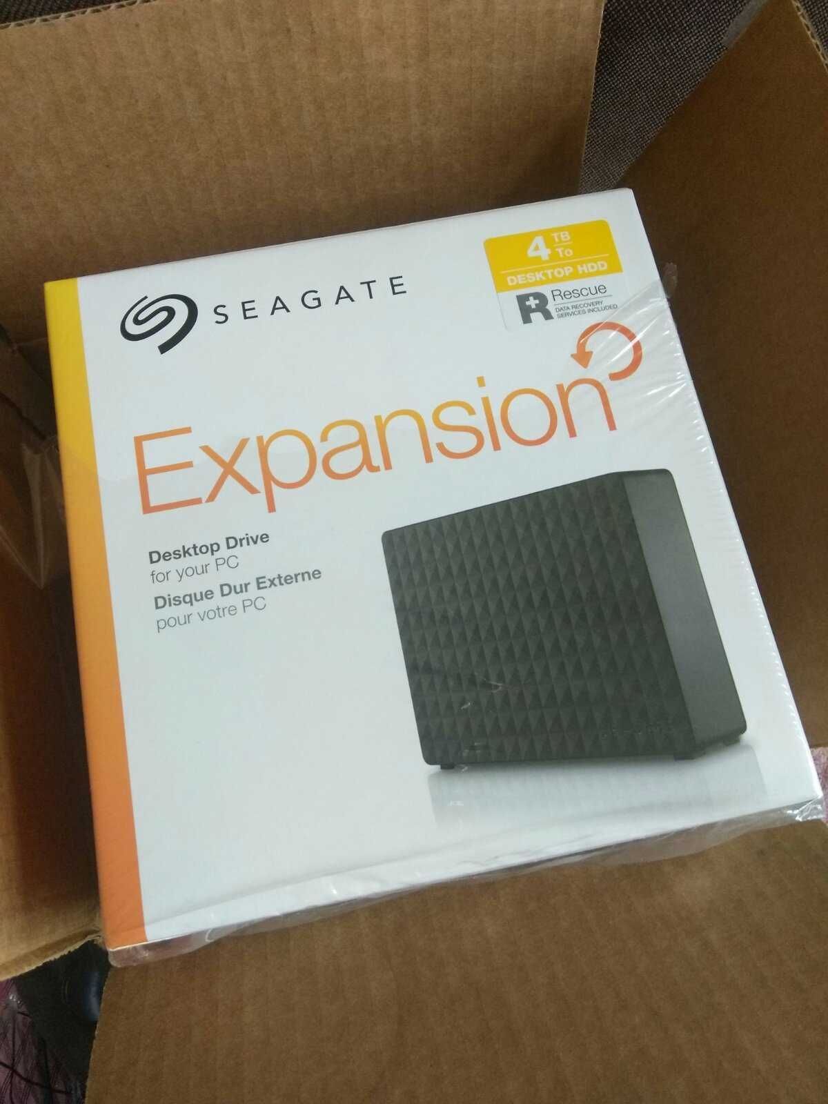 Внешний жесткий диск 4 TB Seagate expansion desktop