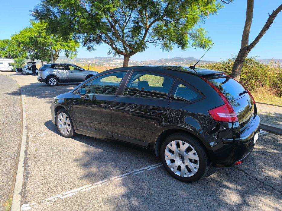 Citroën C4 1.6 HDi110cv  Ano 2005  poucos km reais  Revisões na marca